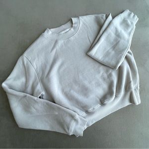 Aritzia crewneck